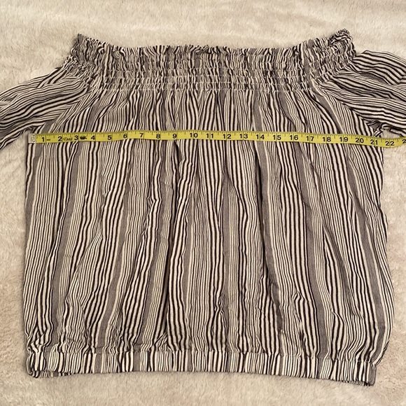 🆕 NWT Women’s Evereve Sydney Stripe Off Shoulder Top - Picture 5 of 9